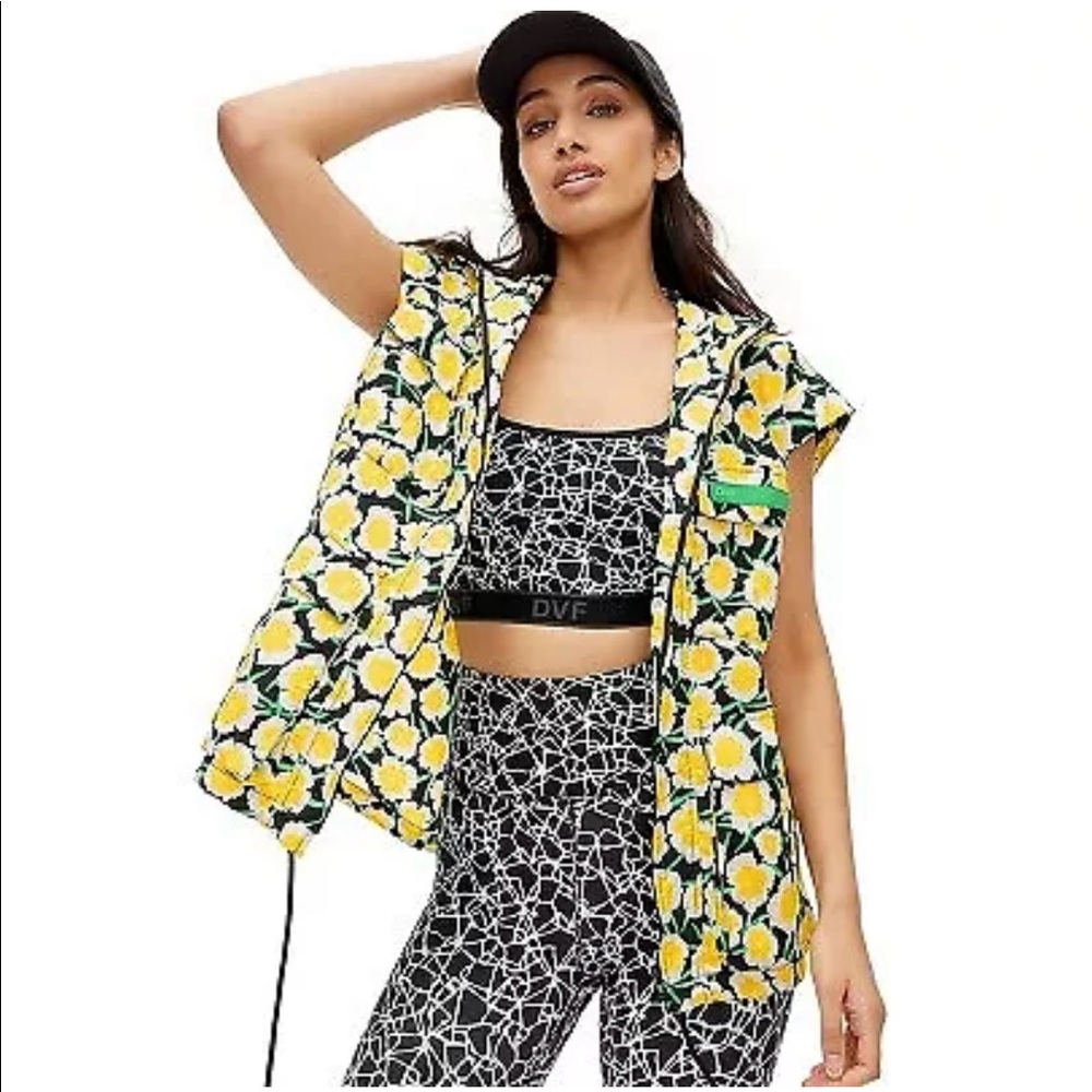 DVF packable hoodie vest size M NWT!!